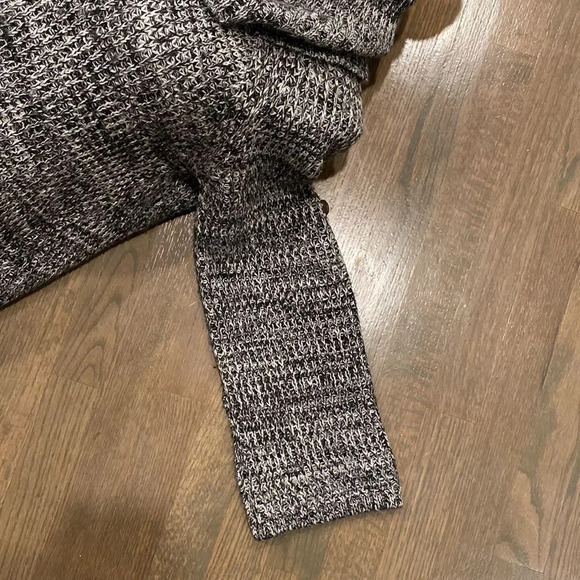 DKNYC cable knit sweater - Picture 6 of 11